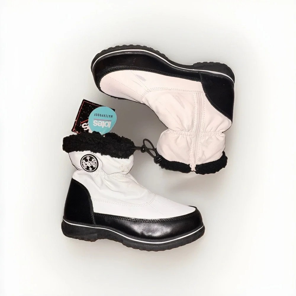 Totes WATERPROOF WHITE THERMOLITE CORE Woman's 7 M SNOW Winter Boots NEW